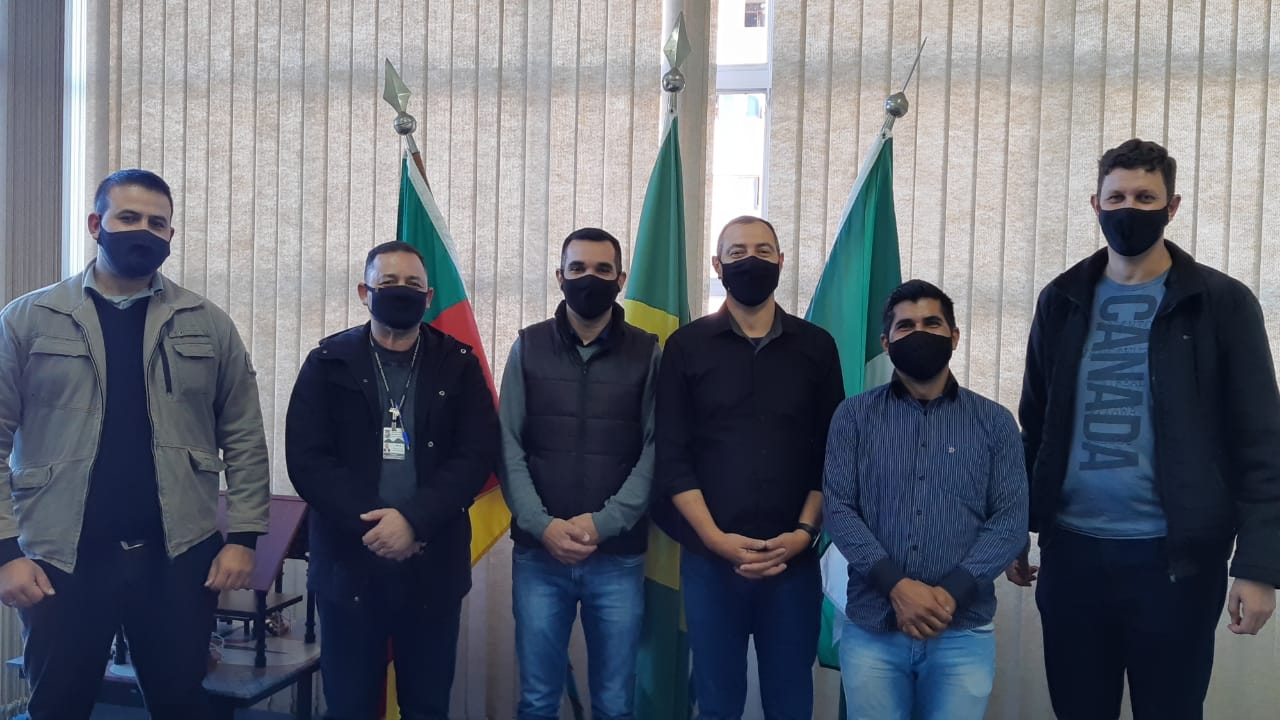 Vereadores de Parobé visitam Dois Irmãos para estudar o processo de desburocratização para novas empresas