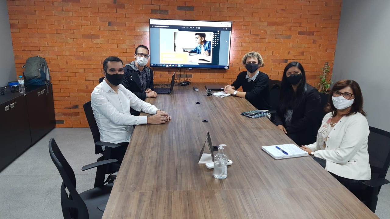 Secretaria de Educação de Parobé tem reunião na Feevale para tratar sobre empreendedorismo e inovação nas escolas municipais