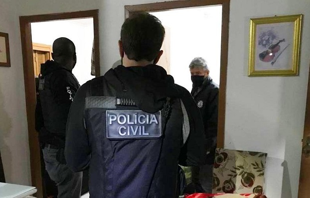 Operação que desarticulou esquema de tele-entrega de drogas em Gravataí cumpre mandados em Taquara