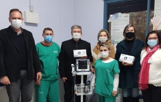 Associação Feminina de Apoio ao Hospital entrega monitor de sinais vitais à casa de saúde igrejinhense