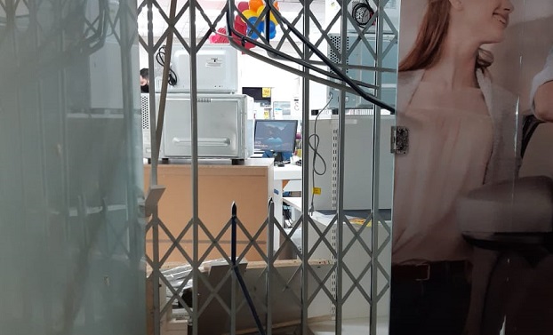 Moradores de Porto Alegre são presos em flagrante dentro de guarda-roupas de loja em Taquara