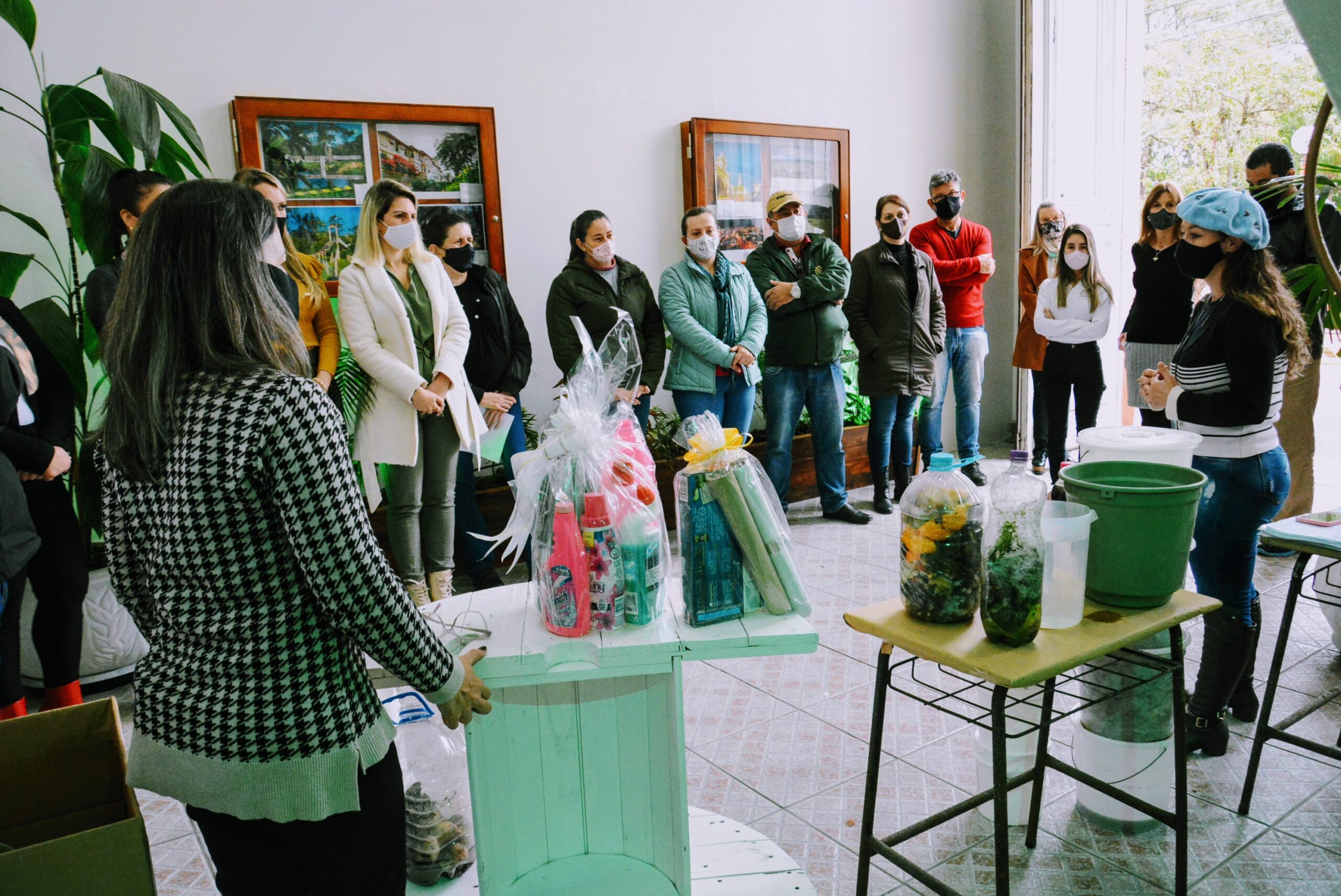 Ação ambiental que visa o correto recolhimento de resíduos orgânicos é promovida na prefeitura de Taquara