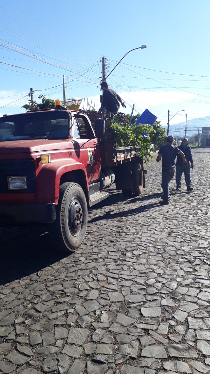 Moradores do bairro Petrópolis já podem colocar suas podas na rua em Taquara