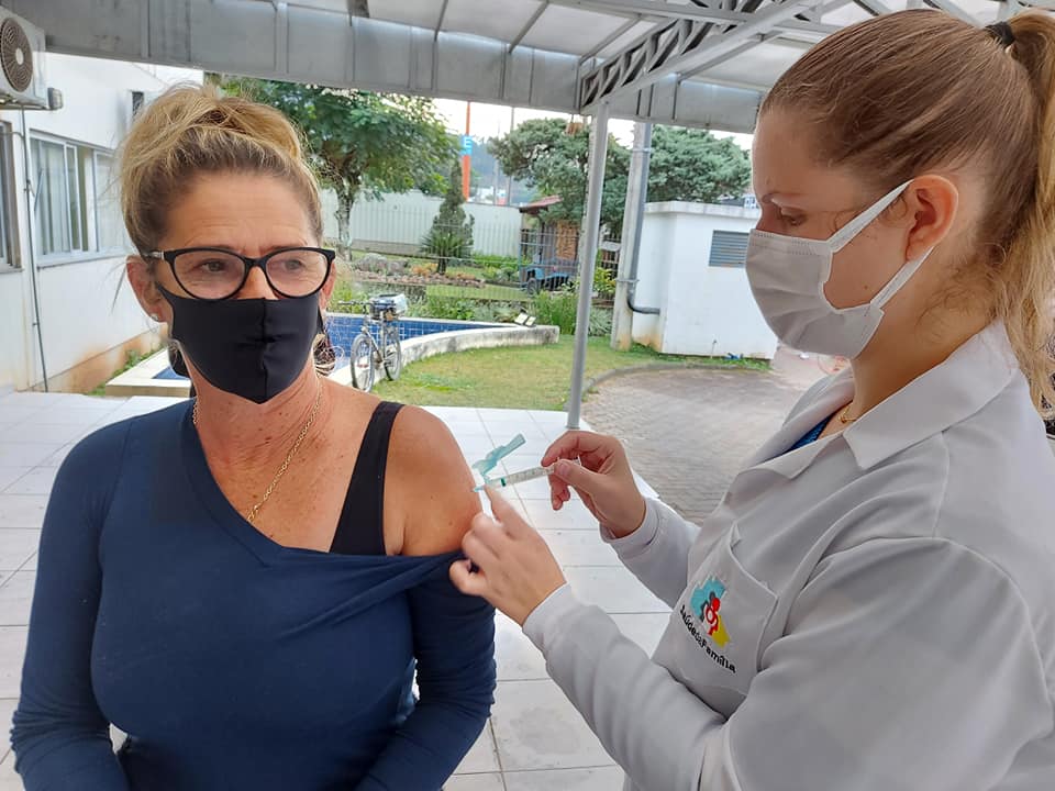Vacinação contra o coronavírus em Rolante atenderá pessoas com mais de 56 anos nesta terça-feira (08)