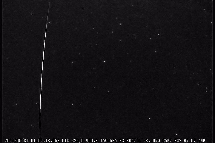 Meteoro duplamente raro é registrado nas câmeras de observatório em Taquara