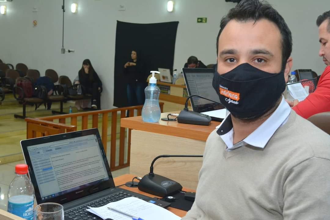 Vereador apresenta moção de apoio à vacinação contra à Covid-19 de mães lactantes em Parobé