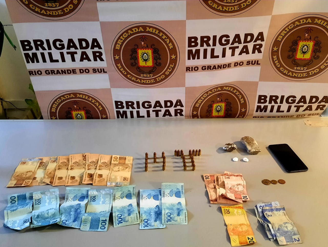 Comando Rodoviário prende homem por tráfico de drogas na ERS-115 em Igrejinha