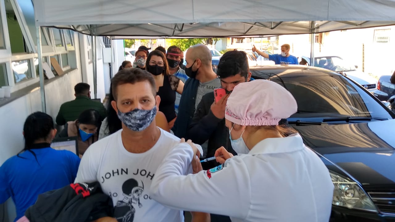 Parobé vacina mais de duas mil pessoas em apenas seis horas e passa a agendar novas aplicações