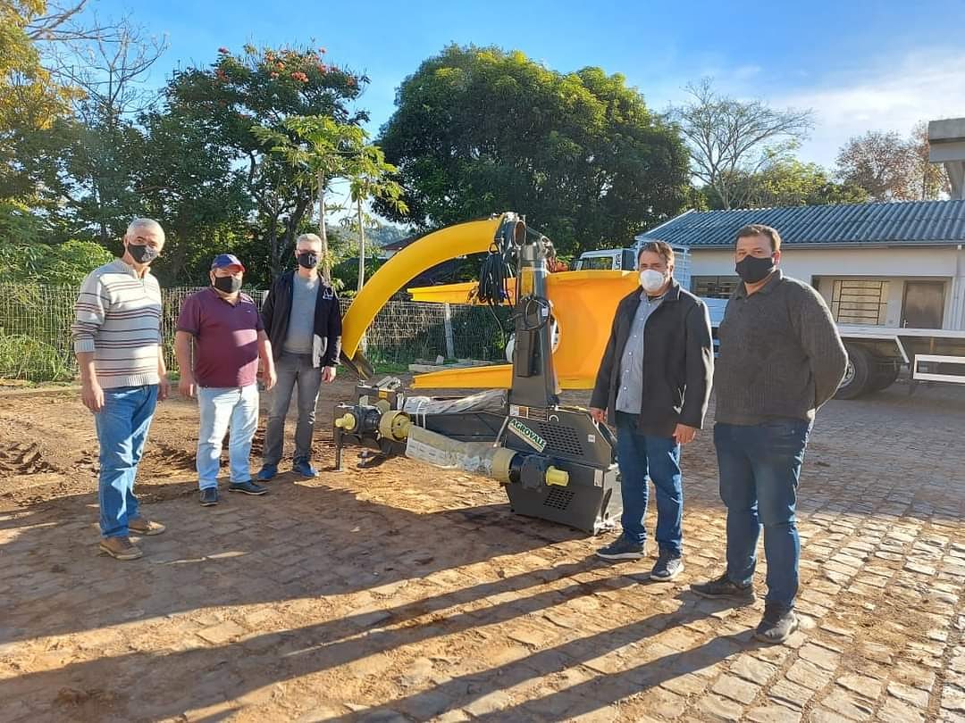 Prefeitura de Rolante adquire ensiladeira para melhor atender produtores rurais