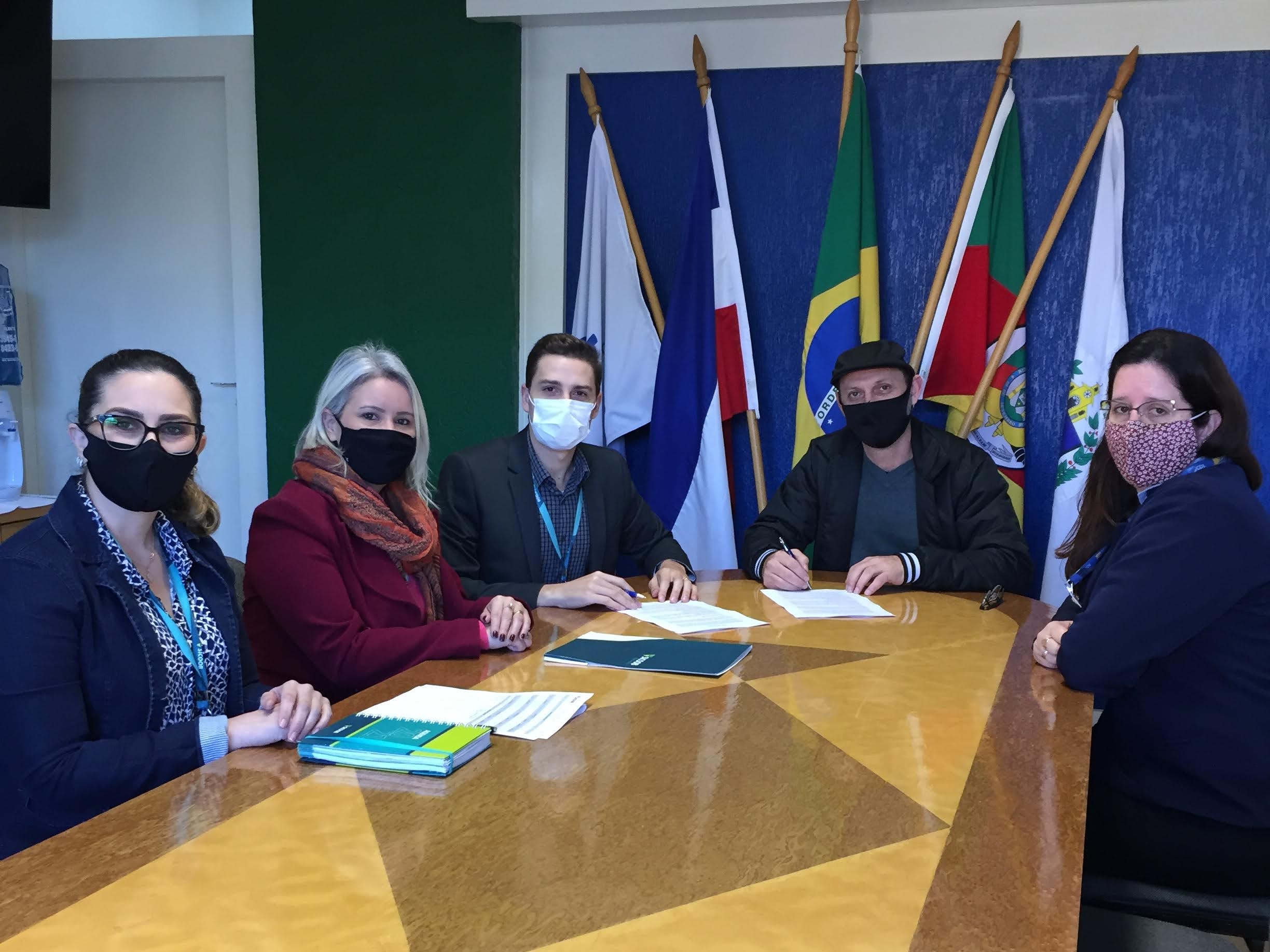 Sicoob MaxiCrédito firma parceria com CDL de Igrejinha e Três Coroas para fomentar o comércio local