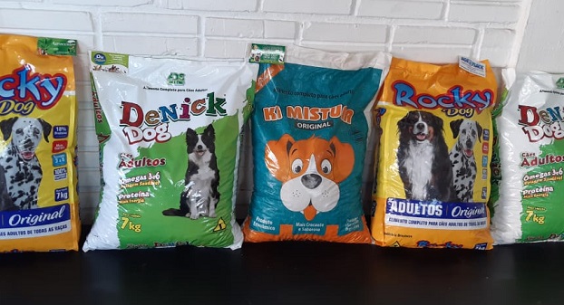 Campanha da Secretaria de Trânsito e Segurança de Parobé arrecada 50 quilos de ração para cães abandonados