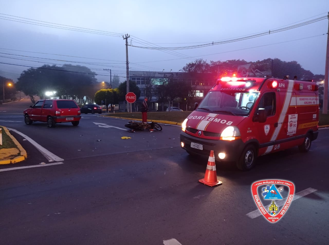 Colisão entre carro e moto em Igrejinha deixa uma mulher ferida