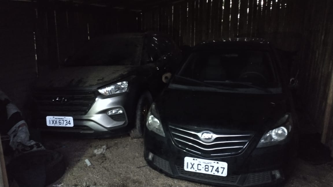 Galpão com veículos furtados e roubados é descoberto pela policia em Taquara