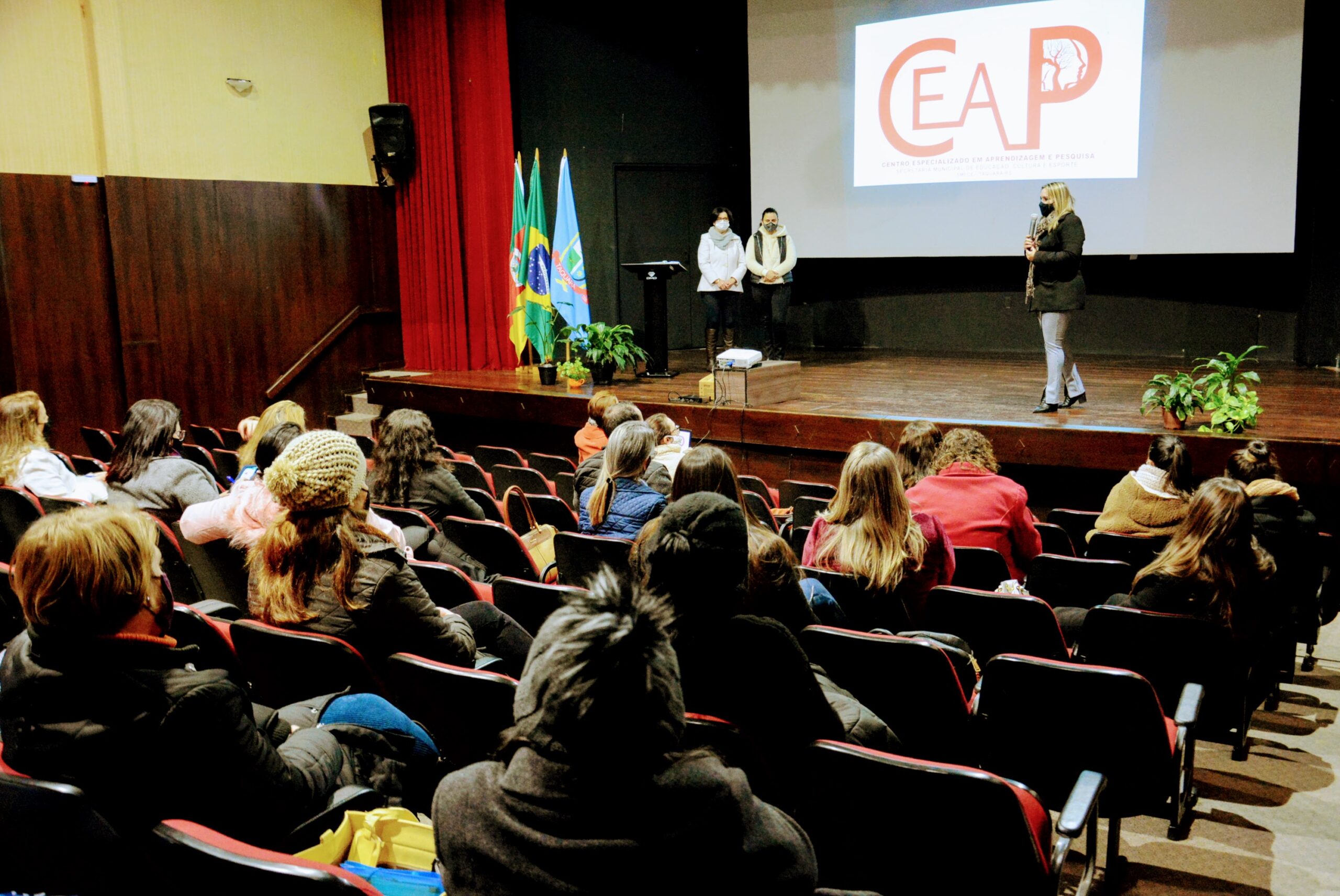 Prefeitura de Taquara analisa projetos voltados ao atendimento especializado de alunos da rede municipal