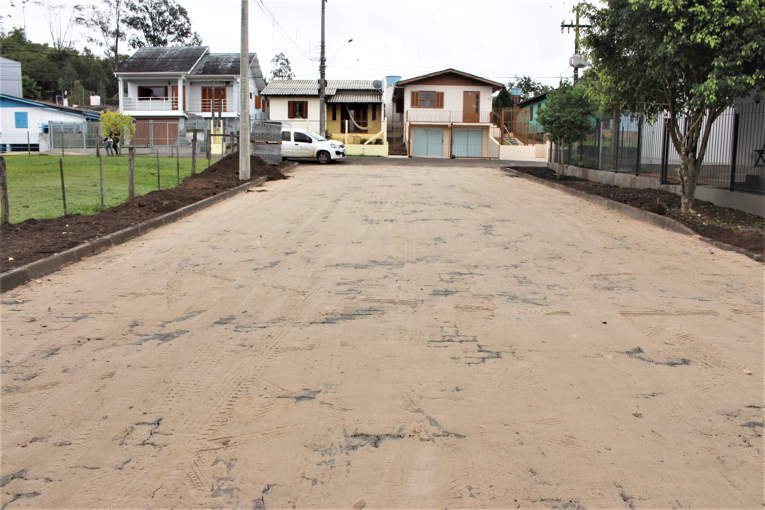 Prefeitura conclui pavimentação da rua França, no Centro de Parobé