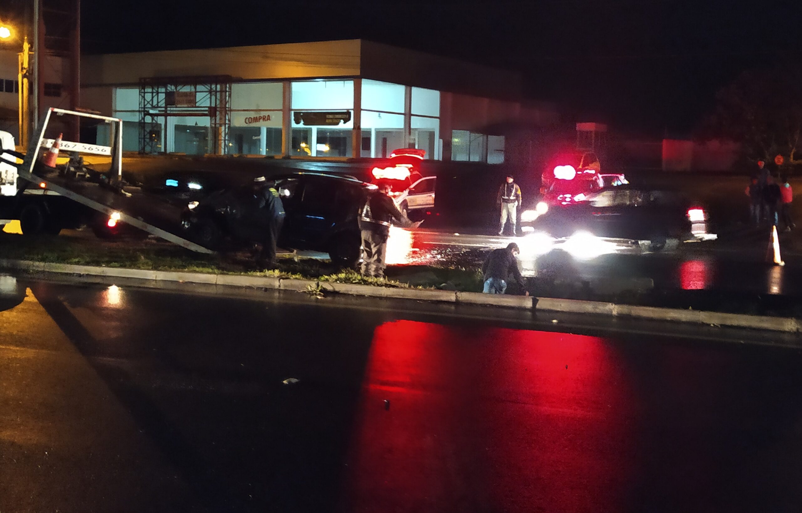 Motorista perde o controle e capota automóvel na ERS-239 em Taquara