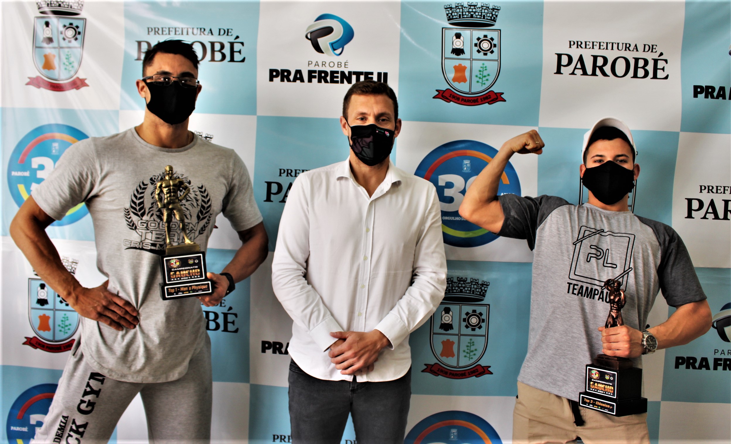 Atletas fisiculturistas de Parobé realizam visita ao gabinete do prefeito Diego Picucha