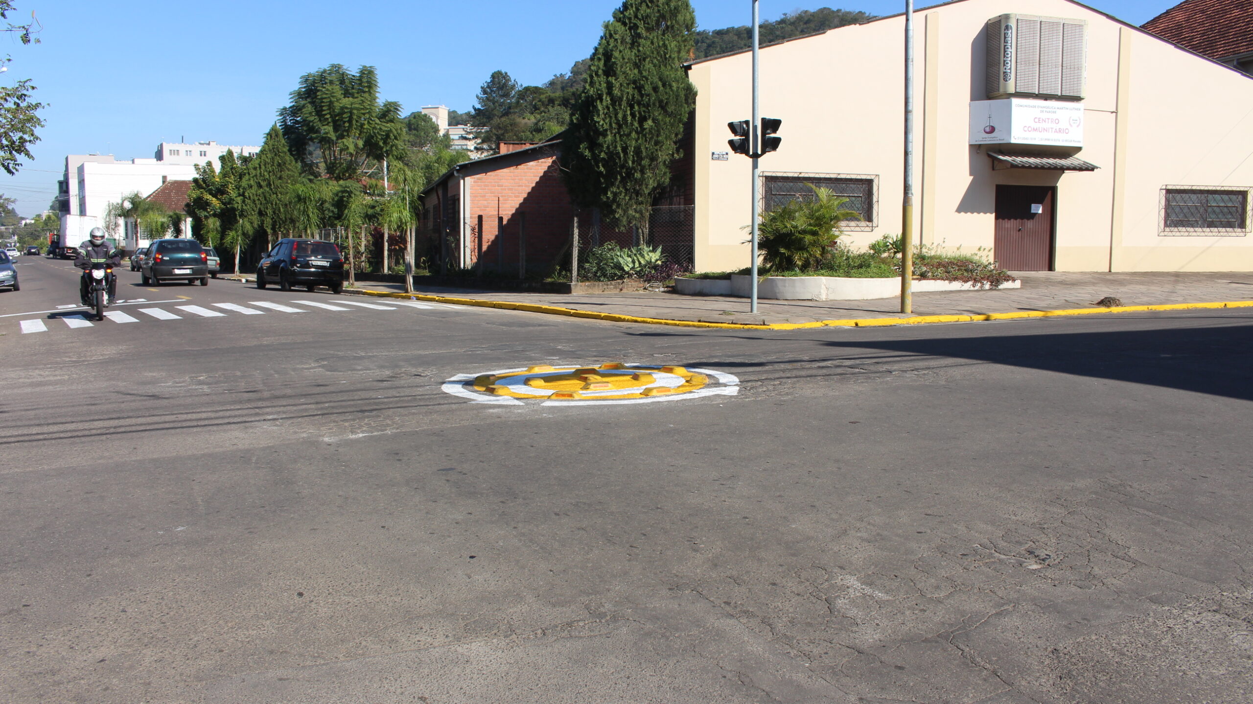 Prefeitura de Parobé implanta rotatória no centro