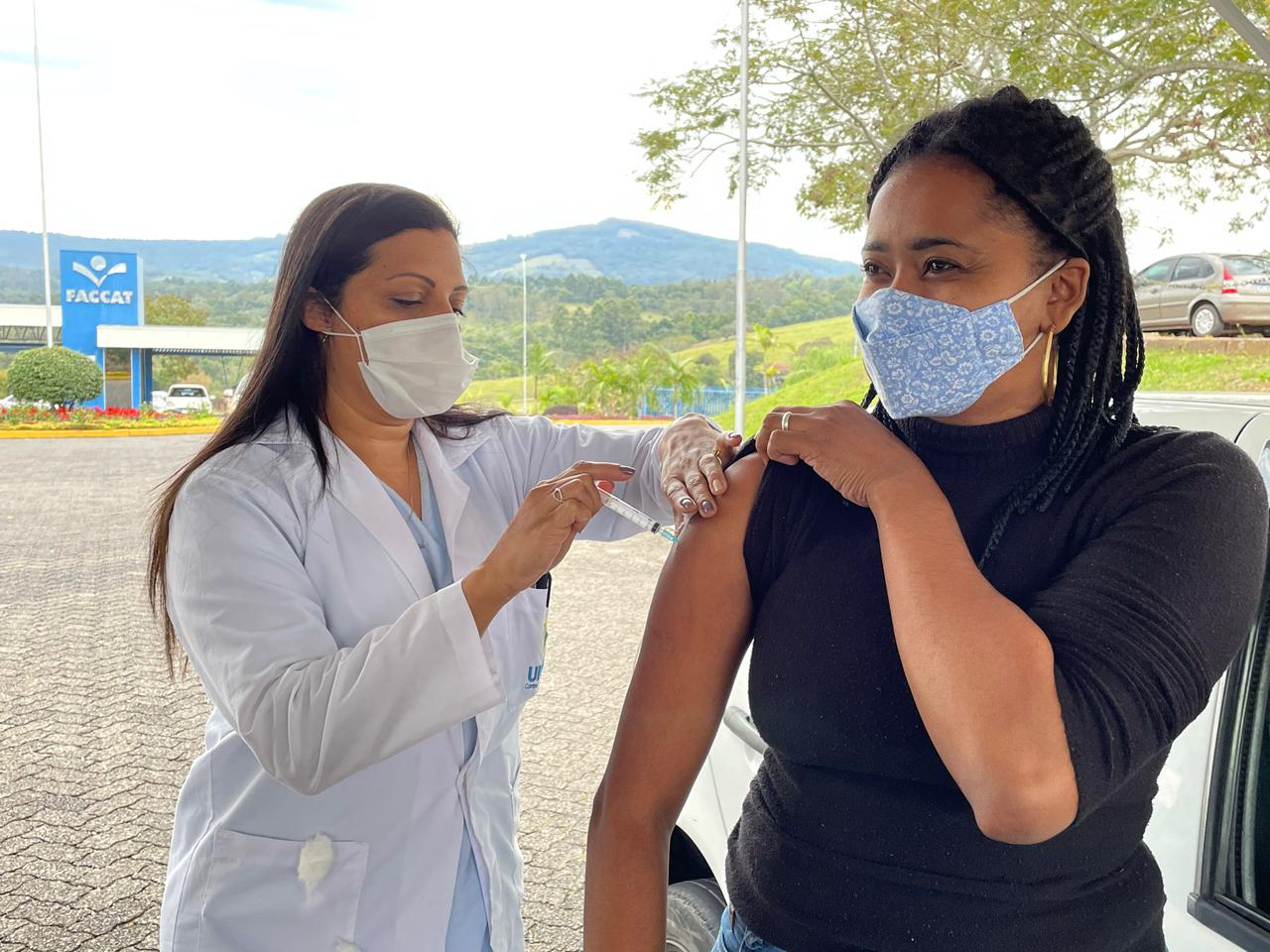 Profissionais da educação em Taquara tomam a segunda dose contra a Covid-19 no dia 31