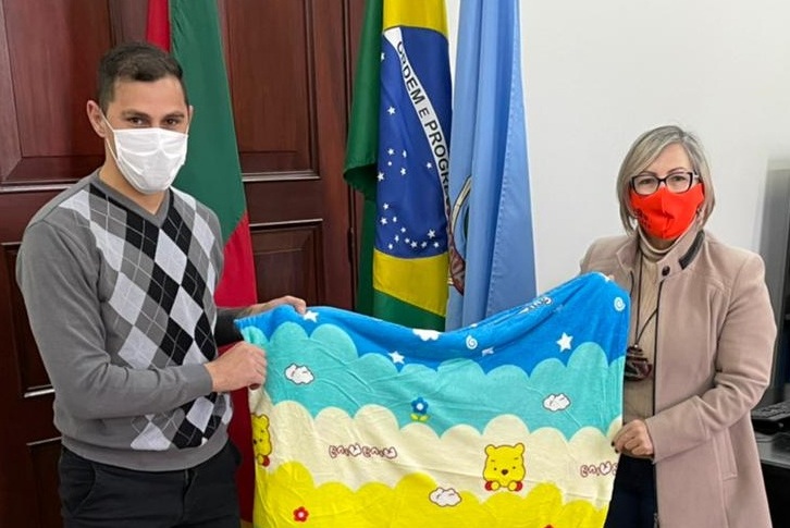 Empresários doam anonimamente 72 mantas térmicas para serem entregues a famílias carentes de Taquara