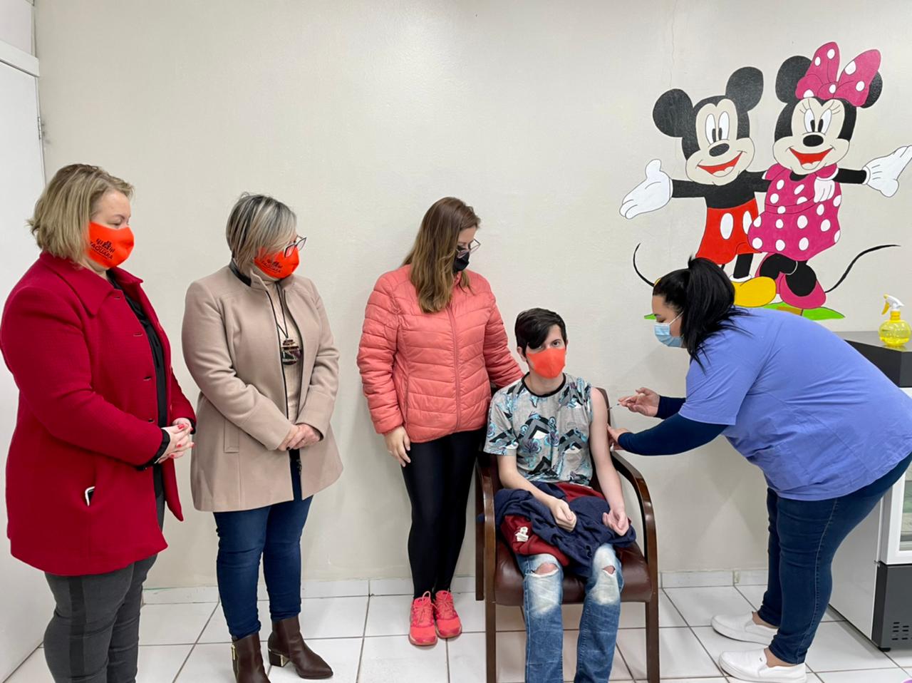 Taquara: adolescentes de 12 a 17 anos começam a receber a vacina contra a Covid-19