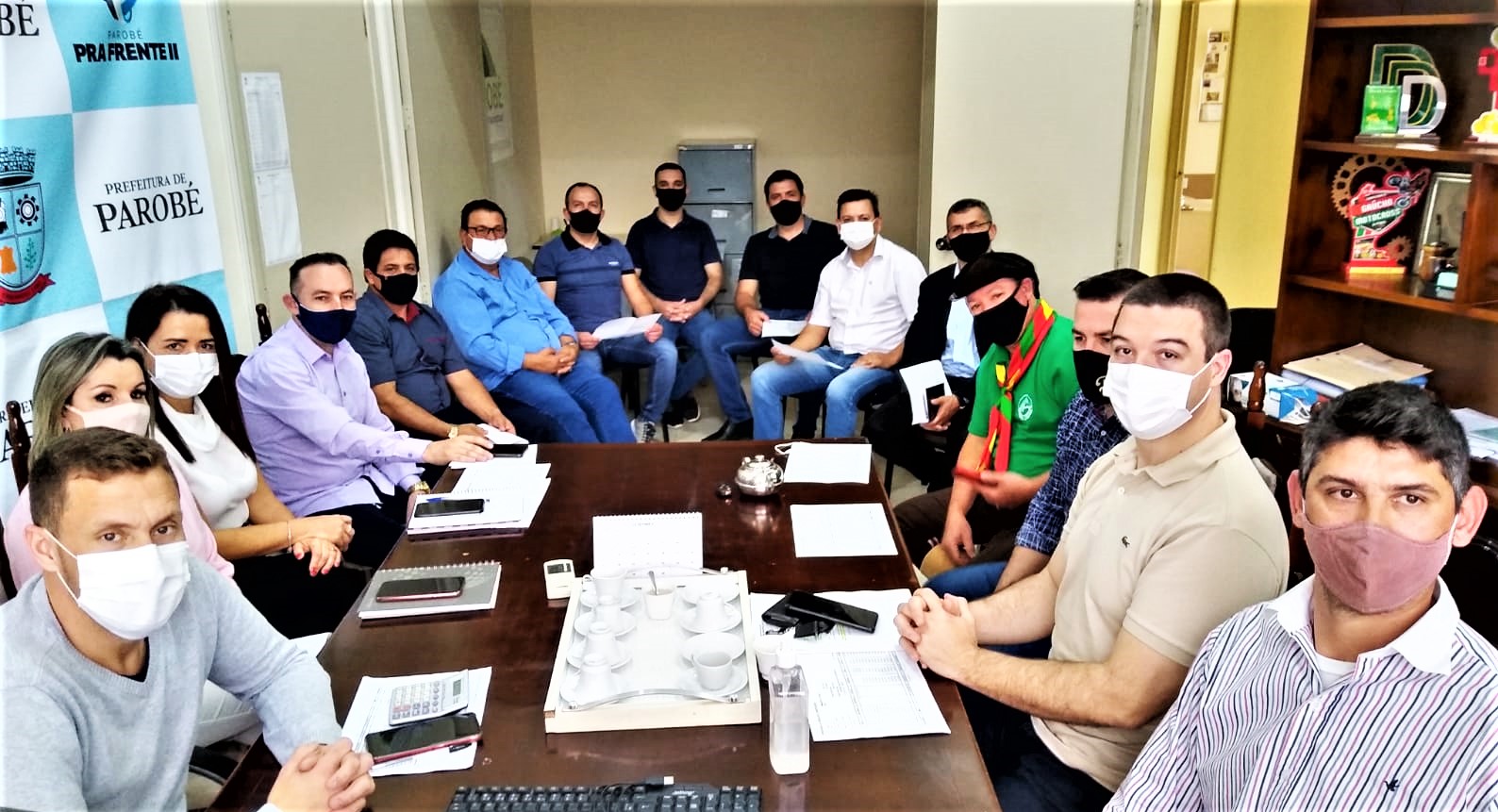 Executivo de Parobé apresenta aos vereadores seu projeto de iluminação de LED para todo o município