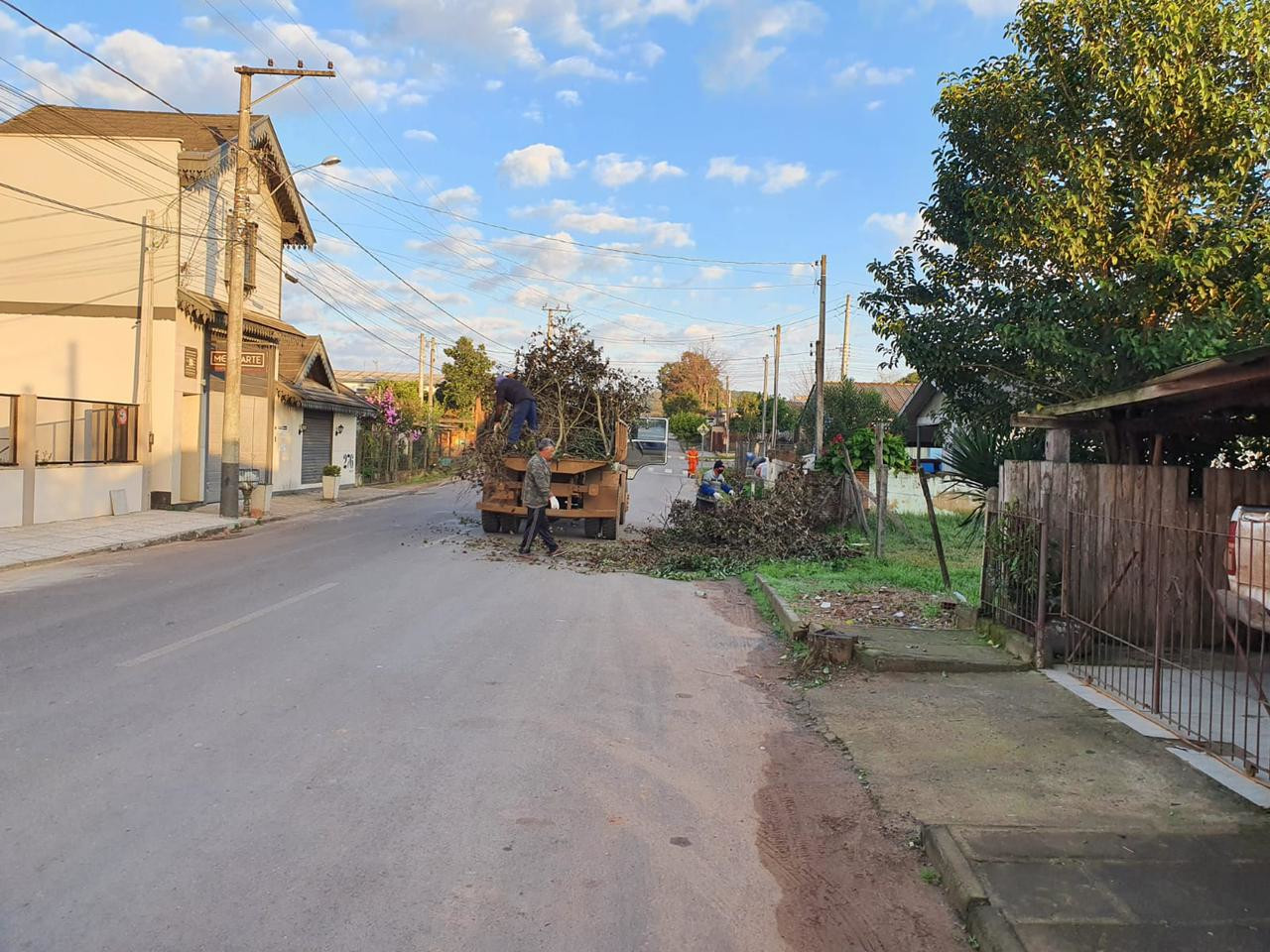 Mutirões de limpeza de ruas seguem nesta segunda e terça-feira nos bairros Empresa e Cruzeiro do Sul em Taquara
