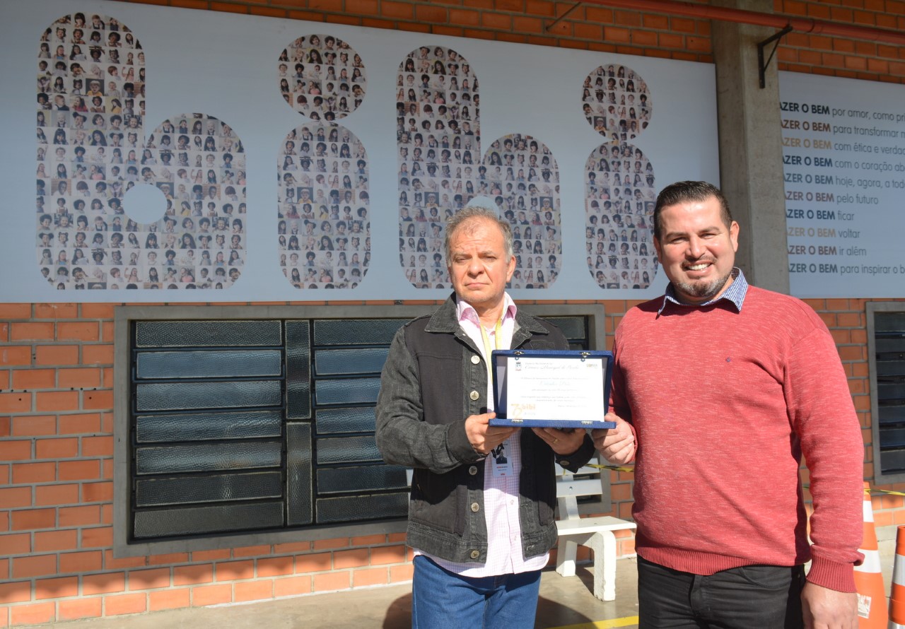 Câmara de Vereadores de Parobé realiza entrega de homenagem a Calçados Bibi