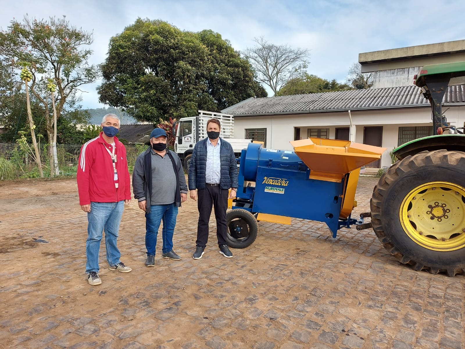 Prefeitura de Rolante adquire implemento agrícola para auxiliar na colheita de feijão e milho
