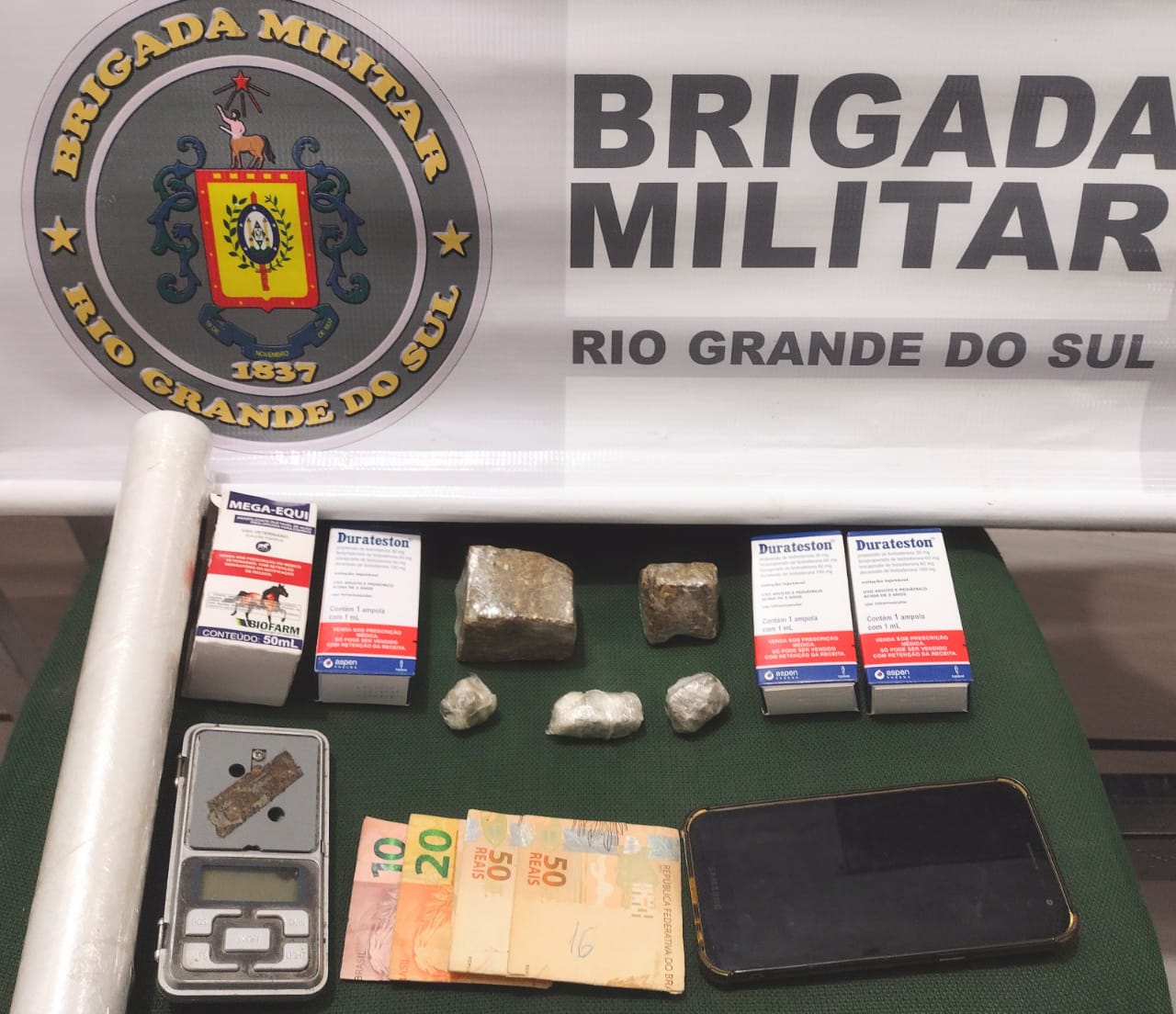 Indivíduo é preso por tráfico e relata que só vende 'drogas de alta qualidade para pessoas de classe' em Três Coroas
