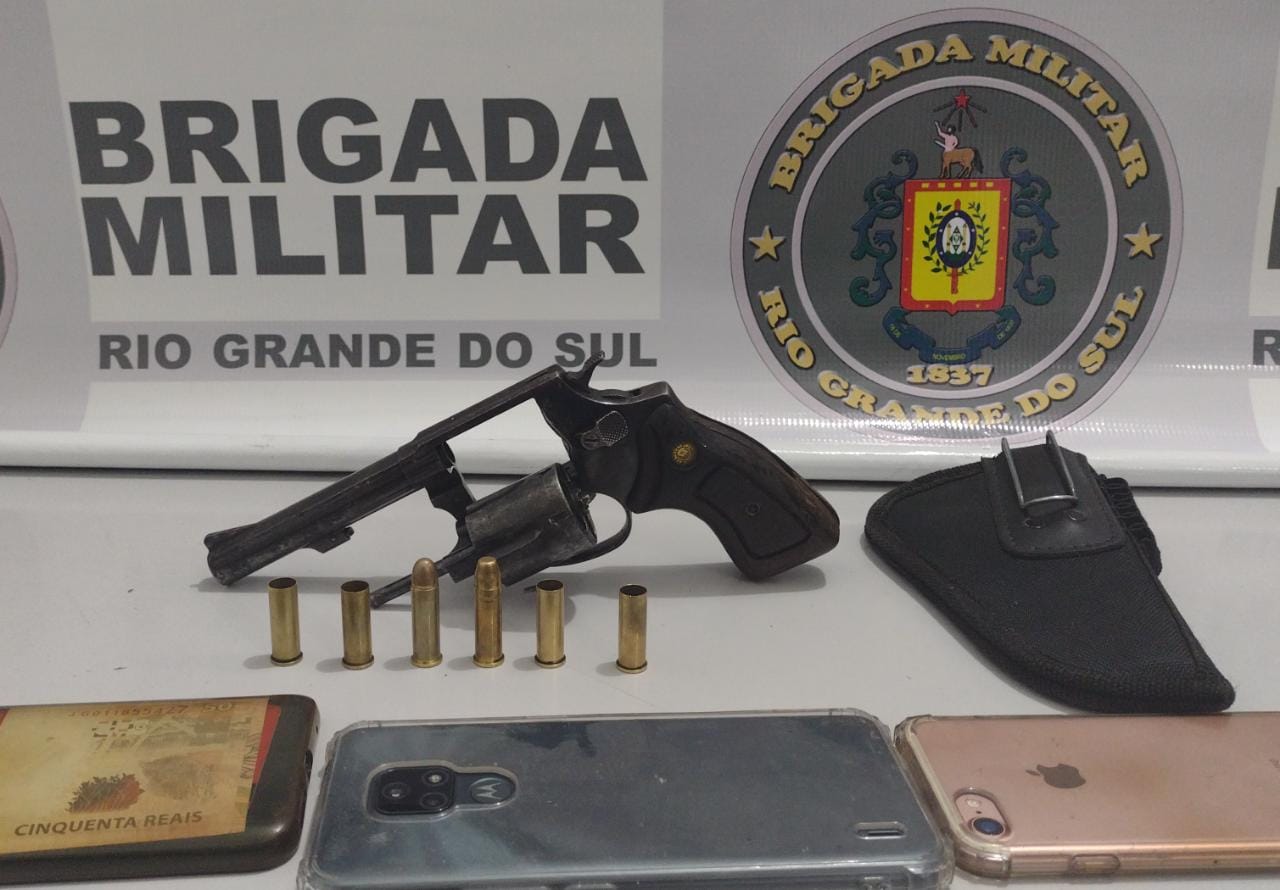 Homem é preso com arma após tentativa de abordagem em que policial quase foi atropelado