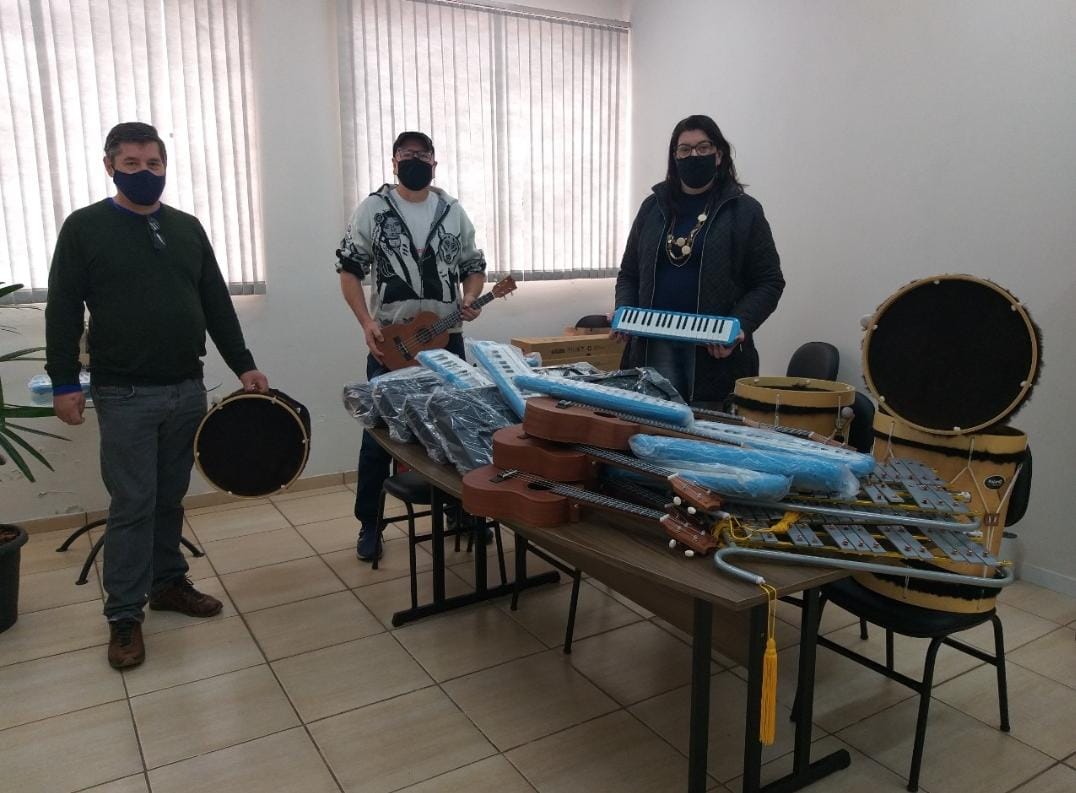 Prefeitura de Rolante adquire instrumentos para promover oficinas de música nas escolas municipais