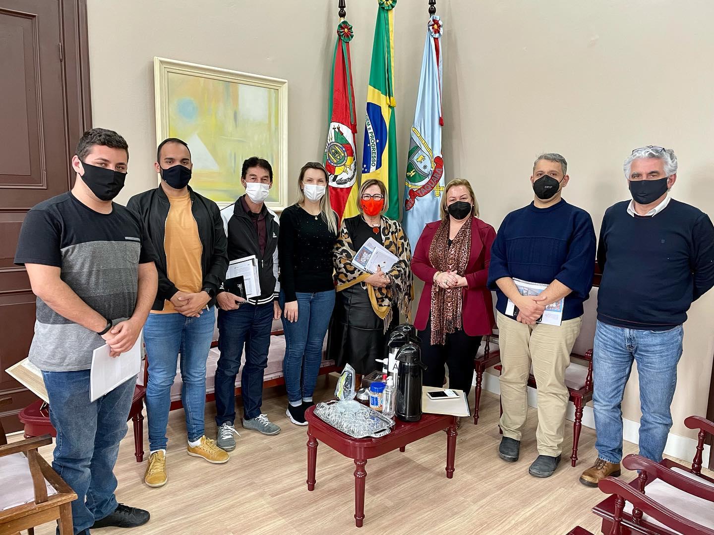 Vereadores acompanham a deputada Fran Somensi em visita a Taquara