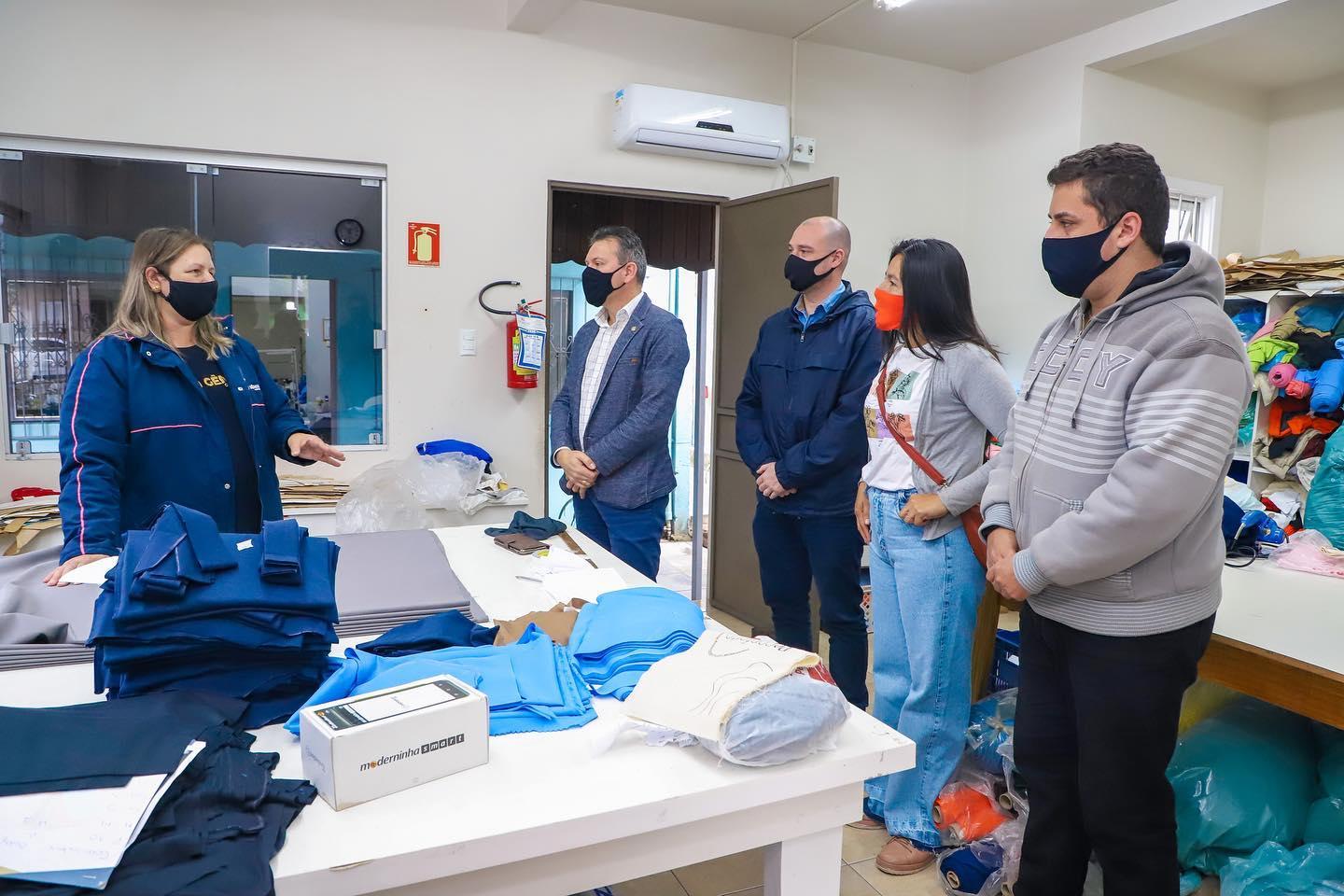 Vereadores acompanham o deputado Dalciso Oliveira em visita a Taquara