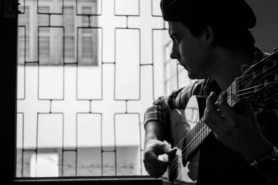 Instrumentista Matheus Krummenauer se apresenta no '5º Concerto no Palácio', na prefeitura de Taquara