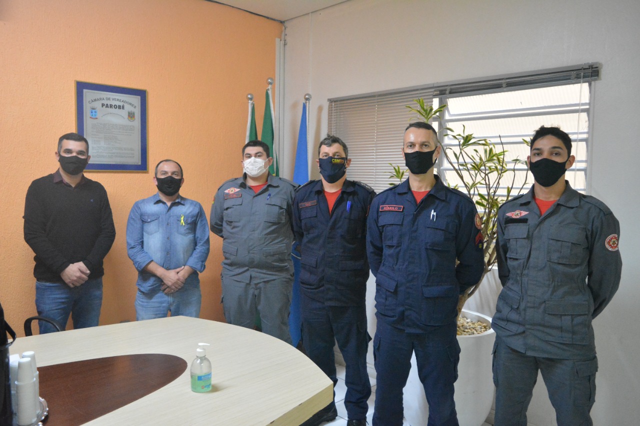 Comando dos bombeiros de Parobé apresenta demandas da corporação durante visita à Câmara de Vereadores