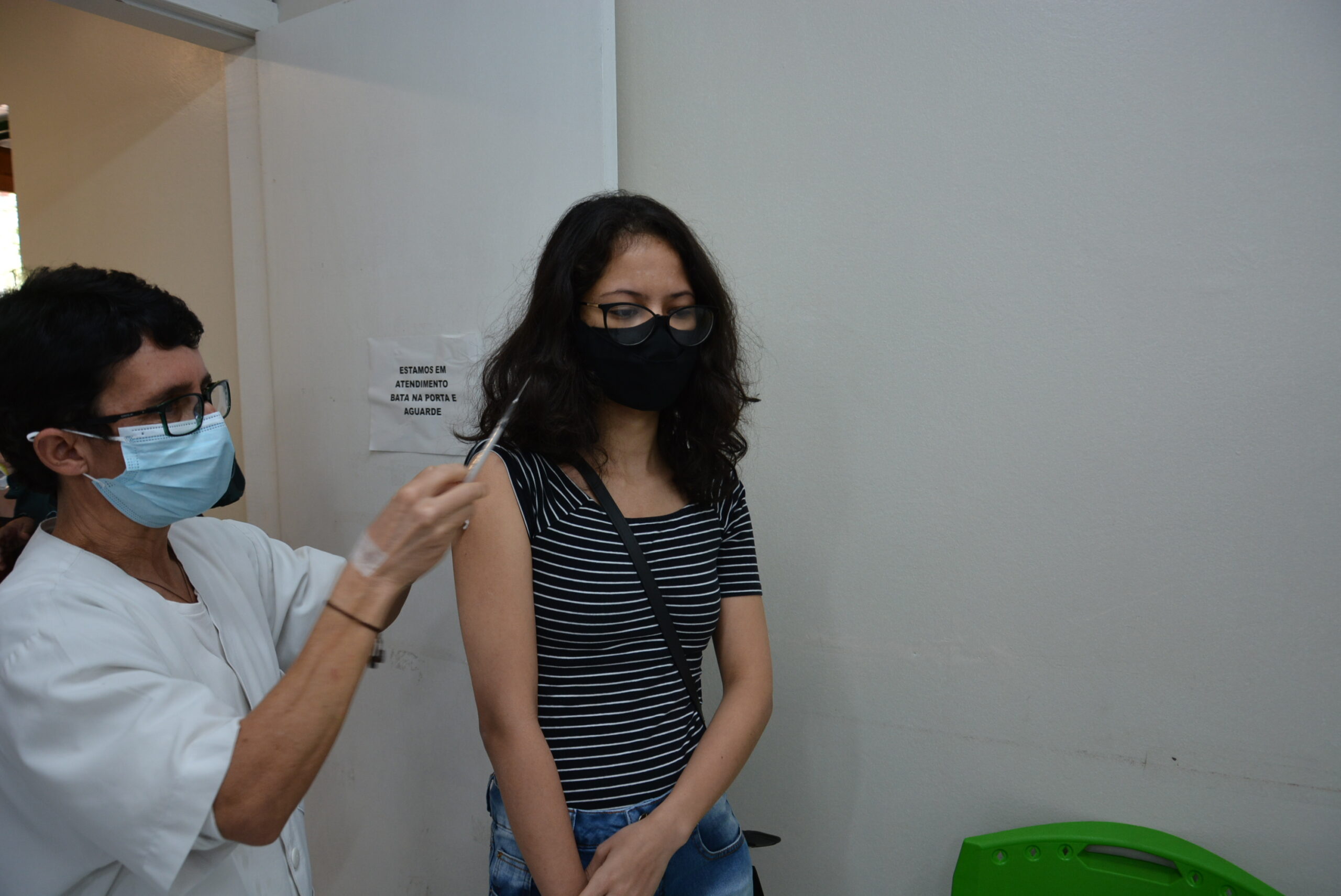 Adolescentes de 17 anos começam a ser vacinados contra a Covid-19 no sábado (18), em Taquara