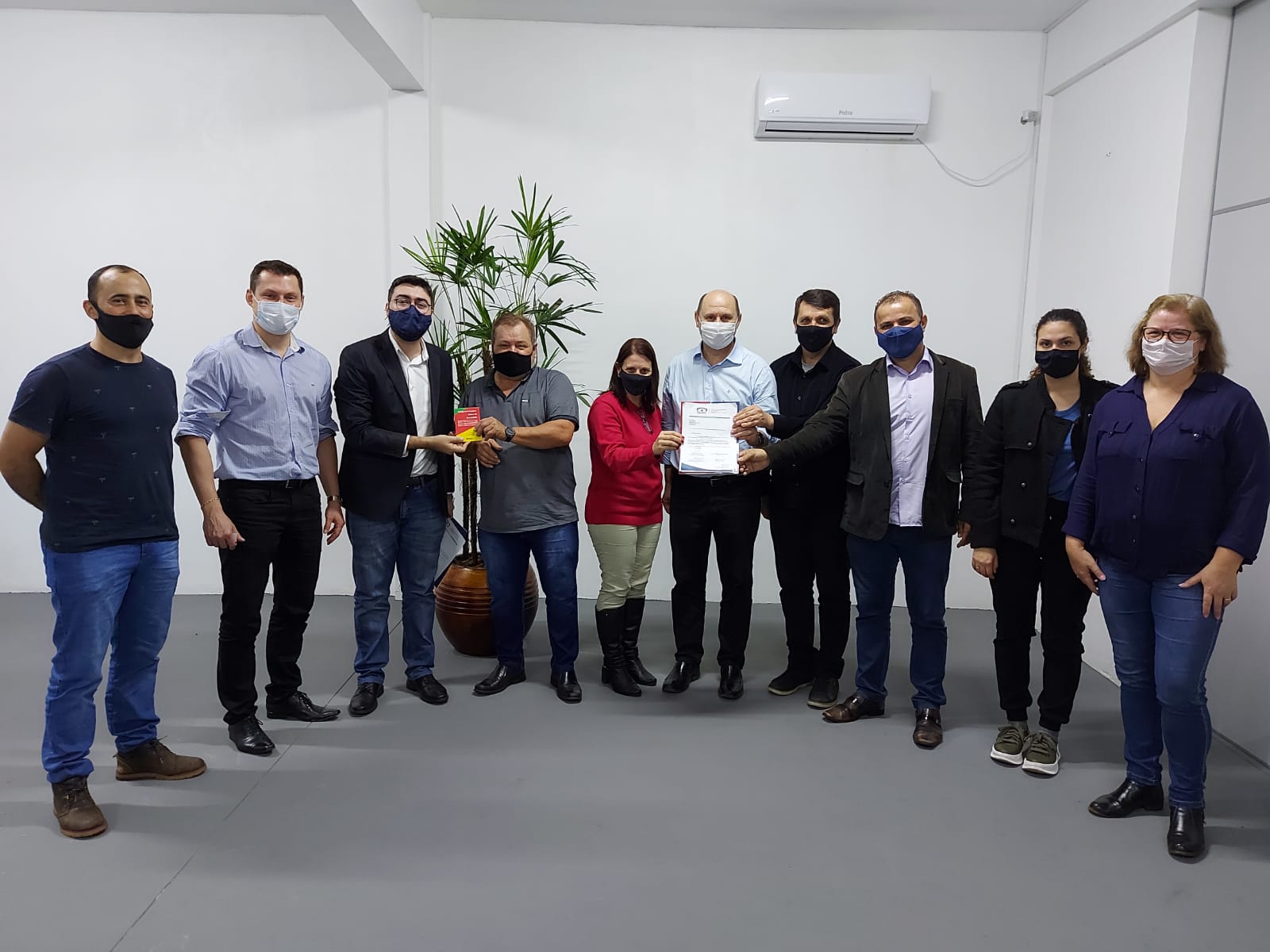 Prefeito em exercício e vereadores de Rolante solicitam auxílio ao deputado Elton Weber