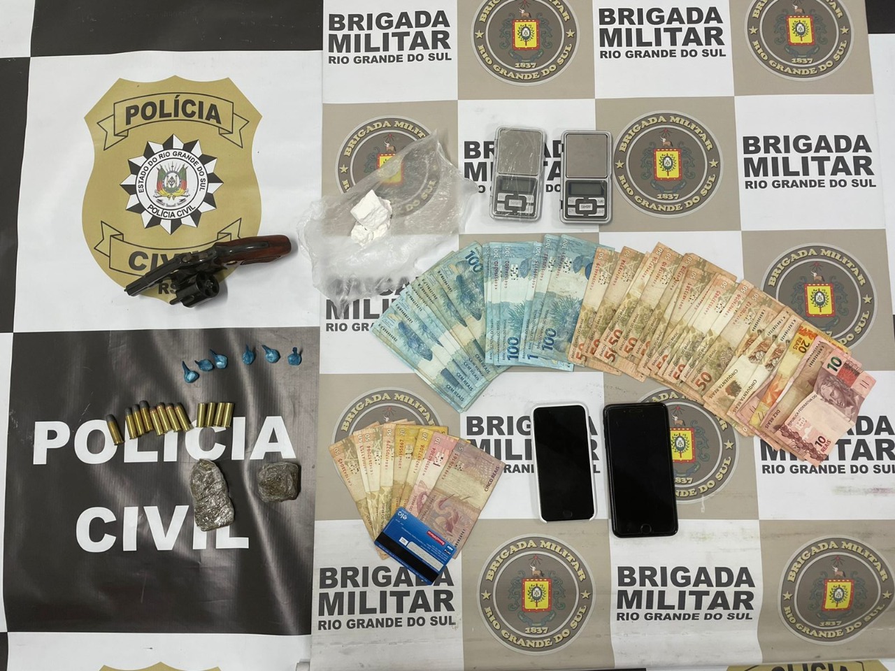 Homens são presos com arma e drogas em Igrejinha