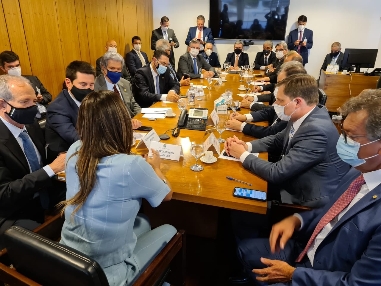 Reoneração da folha de pagamentos põe em risco 25 mil postos de trabalho no setor calçadista, diz associação