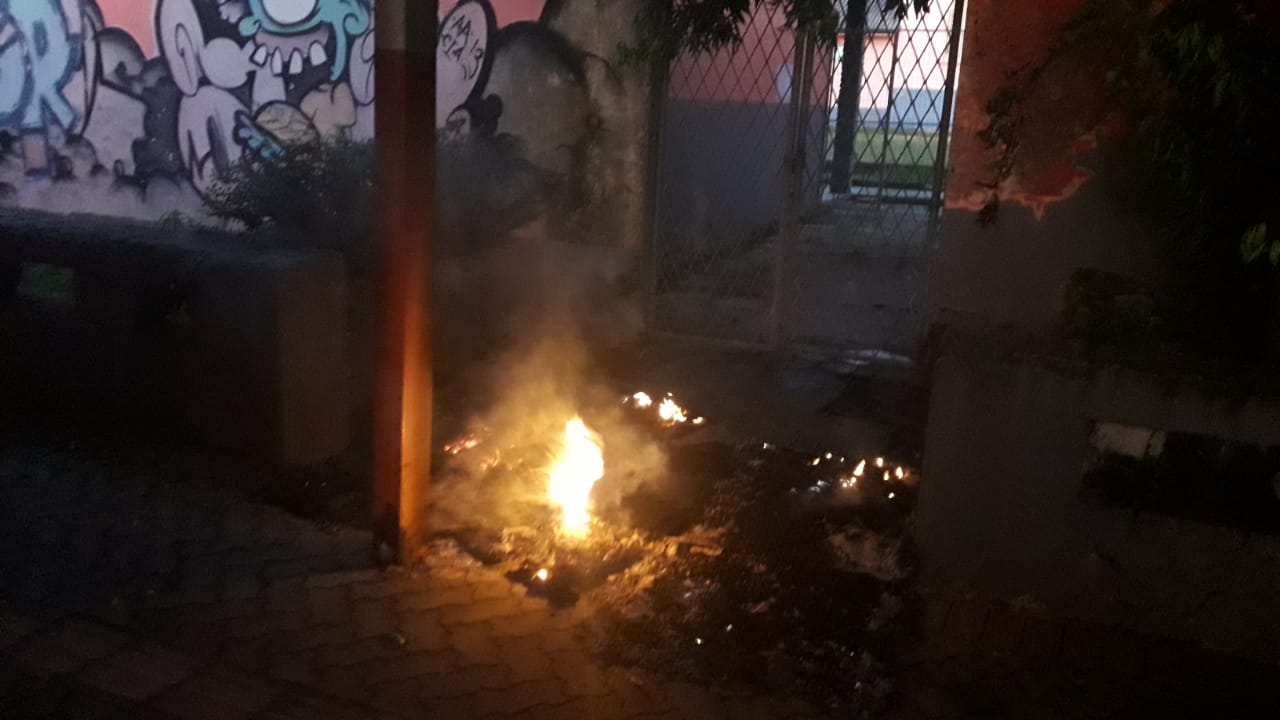 Pequenos incêndios provocados por moradores de rua preocupam os bombeiros de Taquara