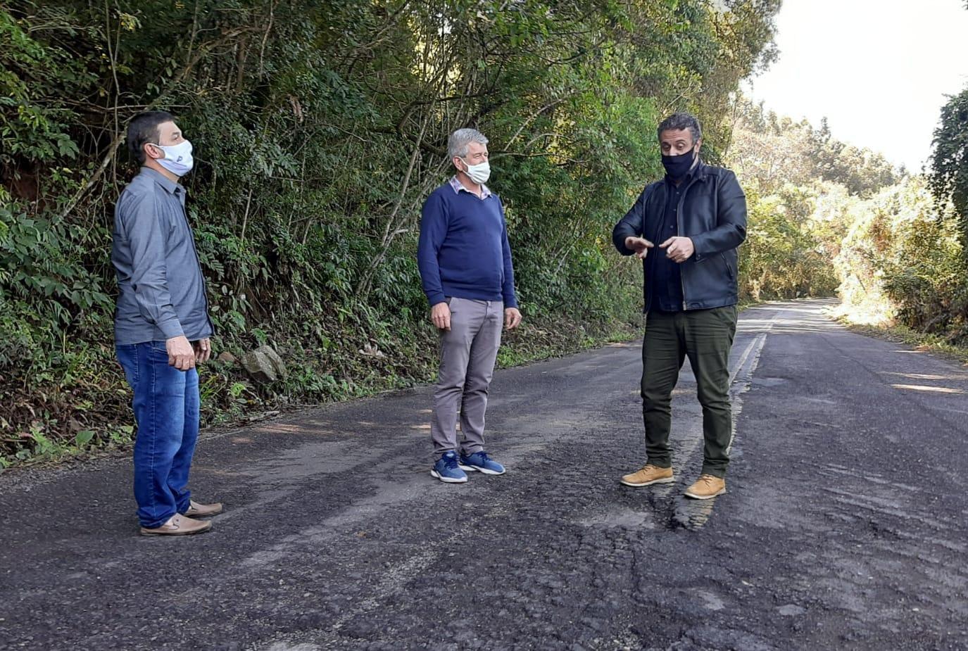 Deputado Issur pede ao Daer operação tapa-buracos na ERS-020