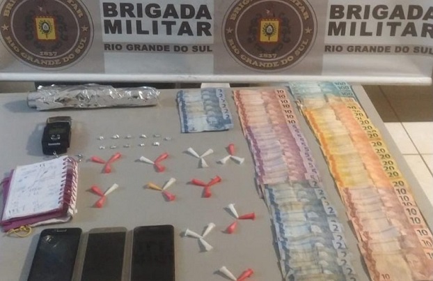 Homens são presos por tráfico de drogas em Taquara