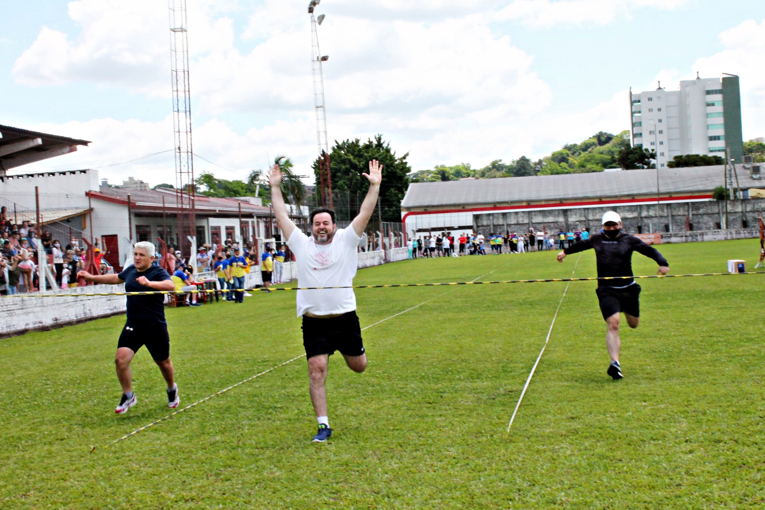 Sete apostadores irão dividir o prêmio da 21ª Pernada Esportiva do Lions Clube de Taquara; veja as fotos do evento