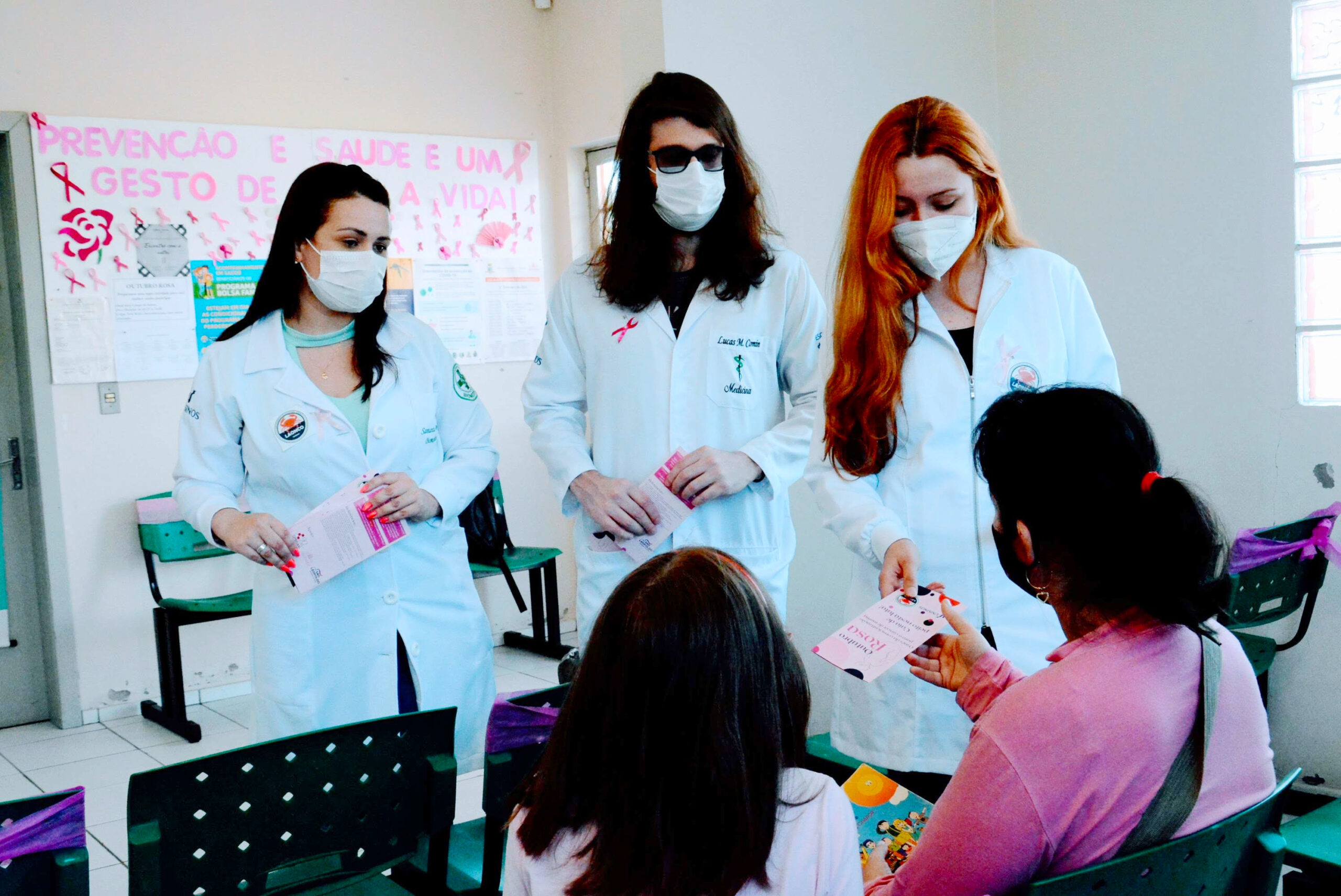 Liga Acadêmica de Oncologia da Unisinos promoveu ação contra o câncer de mama em Taquara
