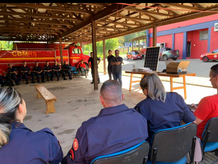 Bombeiros militares de Taquara e Parobé participam de capacitação sobre os perigos da energia solar