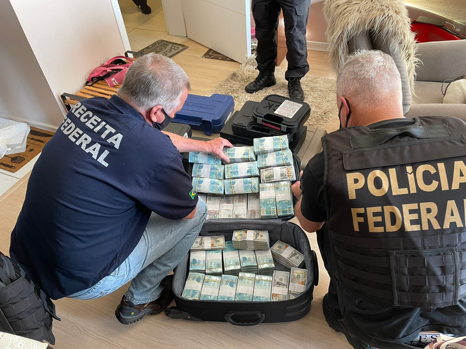 Polícia Federal deflagra operação contra falsificação de cigarros e trabalho escravo no RS; Parobé está entre os municípios