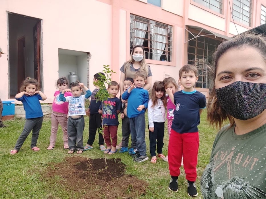 Alunos de escola de Riozinho participam de atividade alusiva ao Dia da Árvore