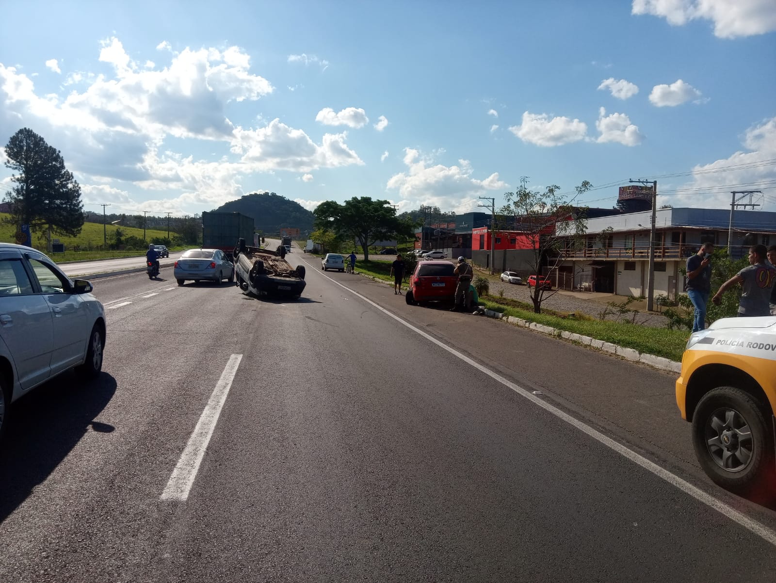 Motorista fica ferido em capotamento na ERS-239