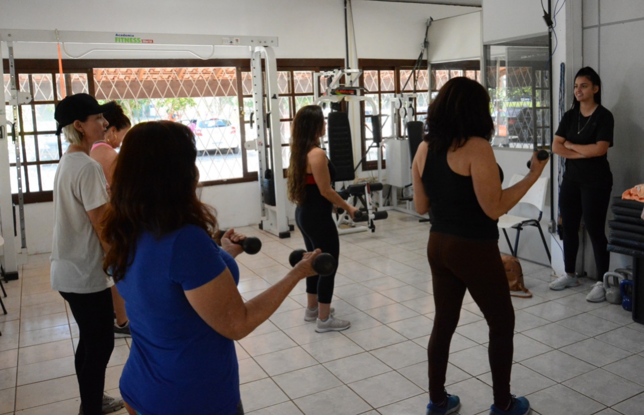 Aulas de ginástica funcional são realizadas no Parque do Trabalhador de Taquara